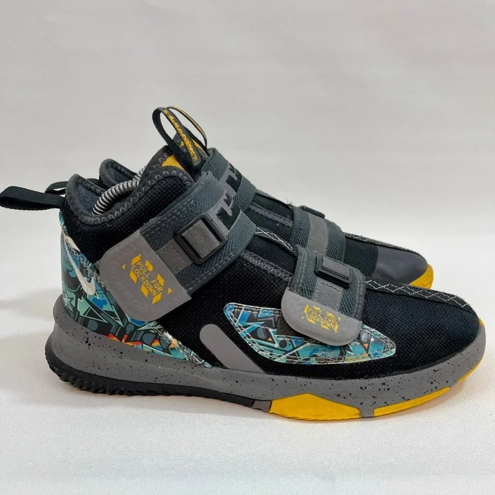 Nike Lebron Soldier 13 Big Kid Youth Size 4 Athletic Basketball Sneakers Shoes